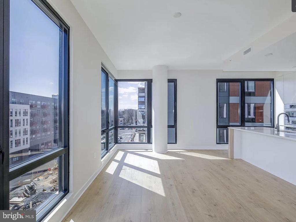 255 W FALLS STATION BOULEVARD Unit: 701