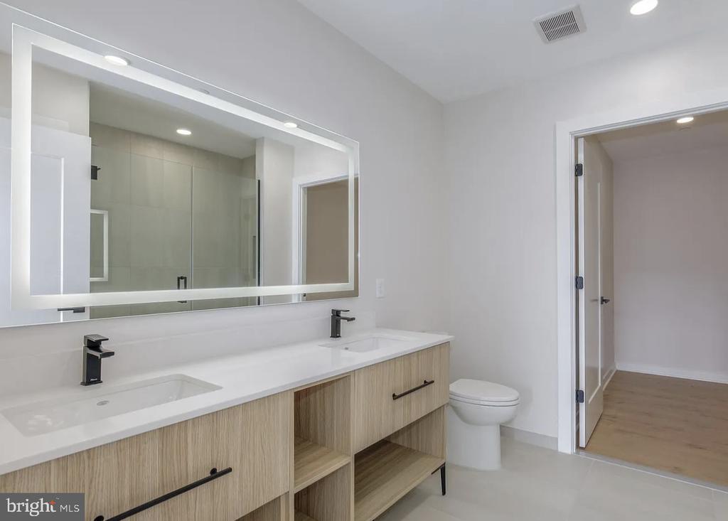 255 W FALLS STATION BOULEVARD Unit: 701