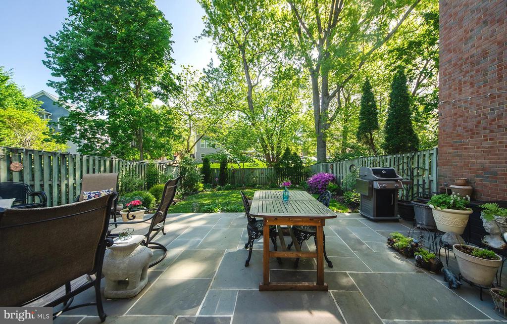 1002 STEEPLES COURT