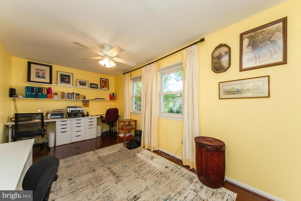 1002 STEEPLES COURT