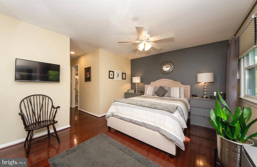 1002 STEEPLES COURT