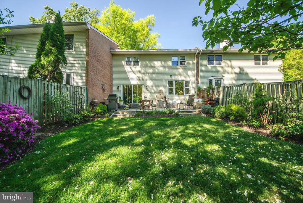 1002 STEEPLES COURT