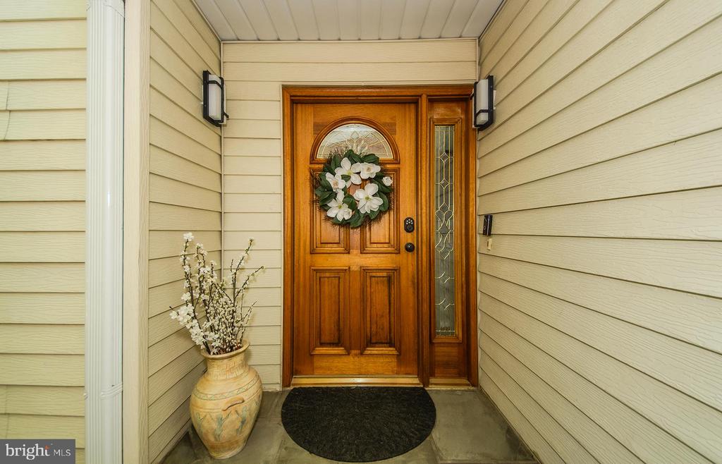 1002 STEEPLES COURT