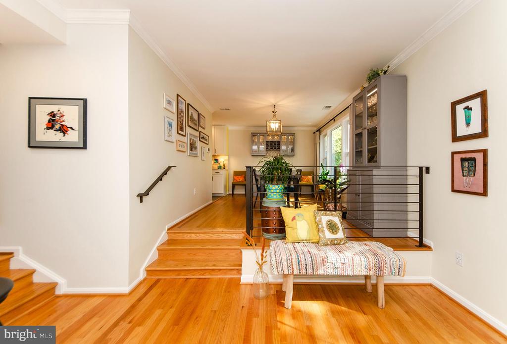 1002 STEEPLES COURT