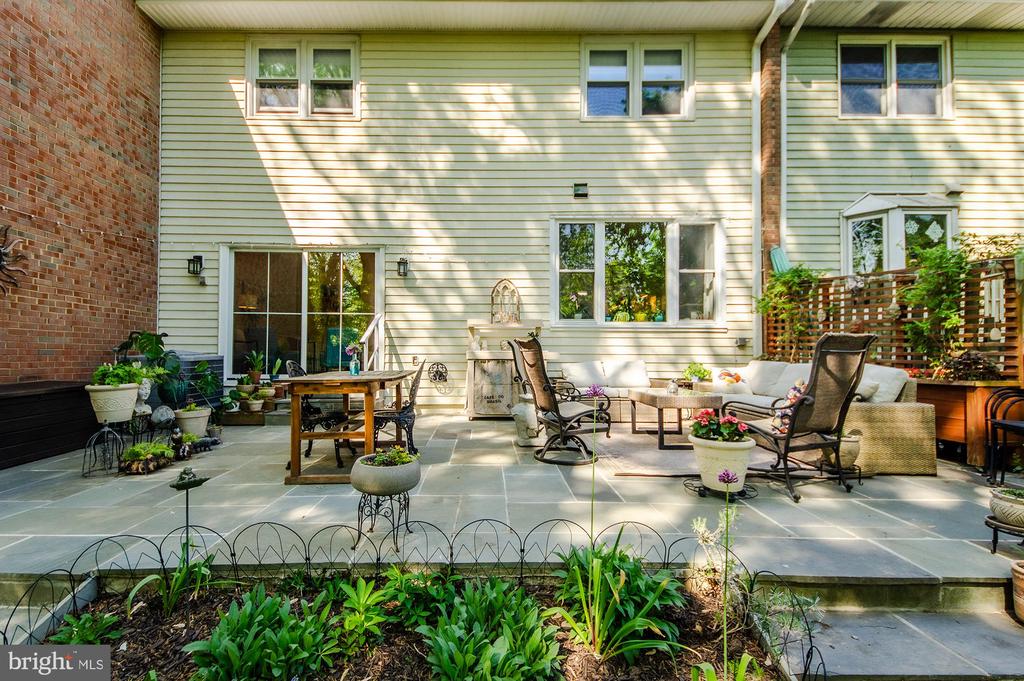 1002 STEEPLES COURT