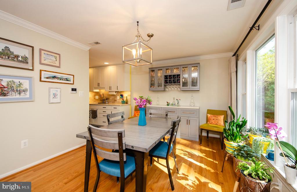 1002 STEEPLES COURT