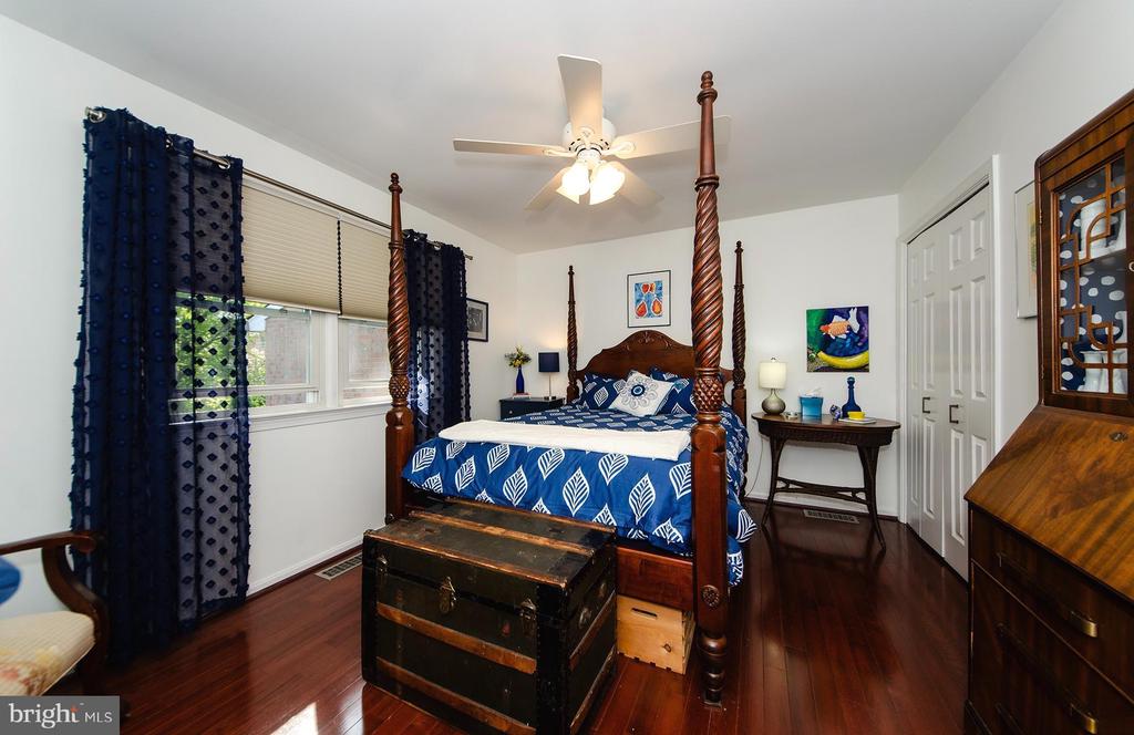 1002 STEEPLES COURT