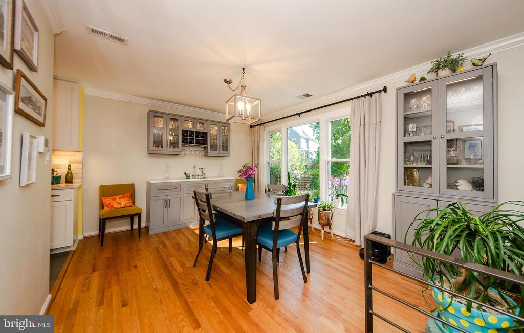 1002 STEEPLES COURT