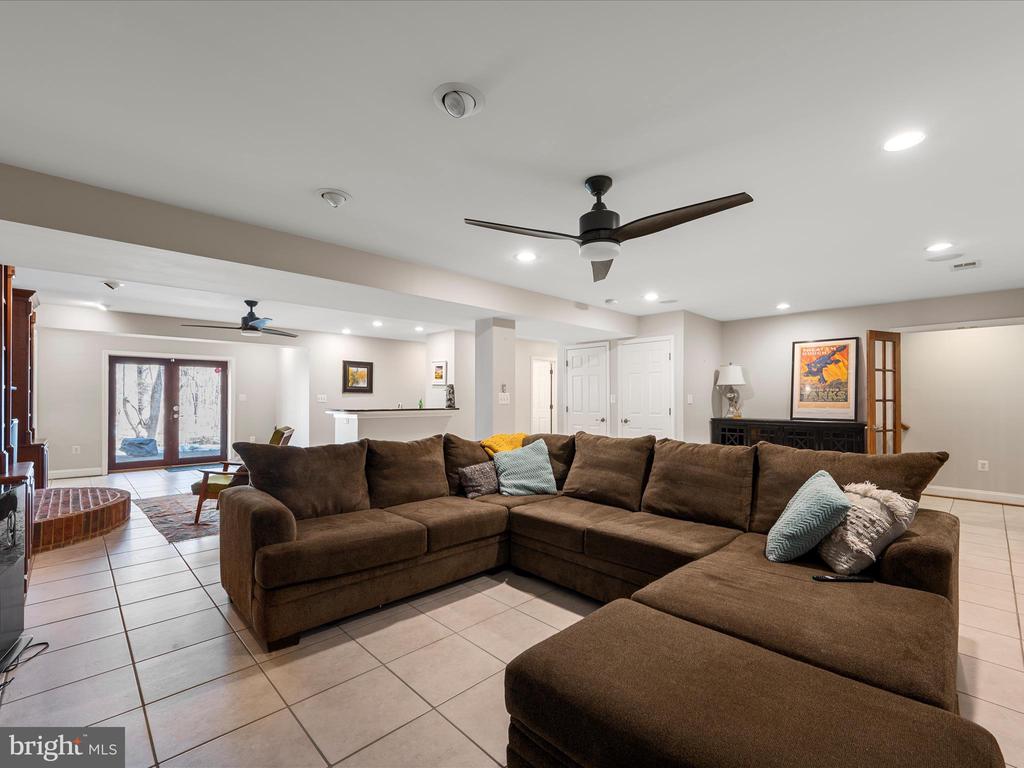 5706 GREENVIEW LANE
