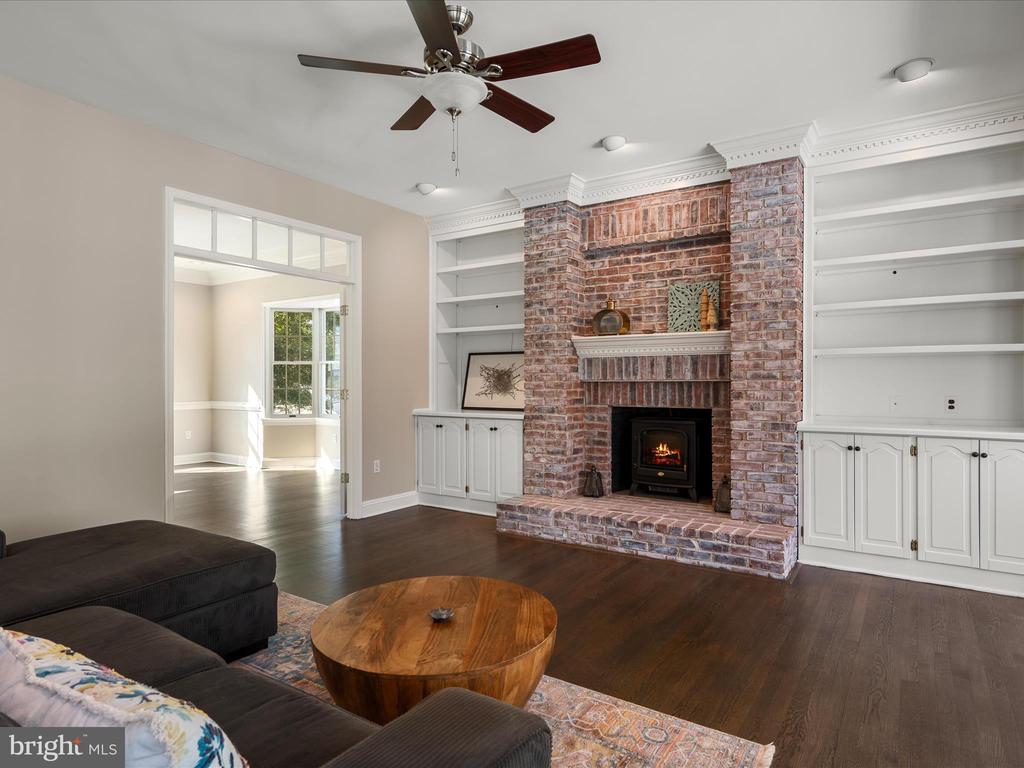 5706 GREENVIEW LANE
