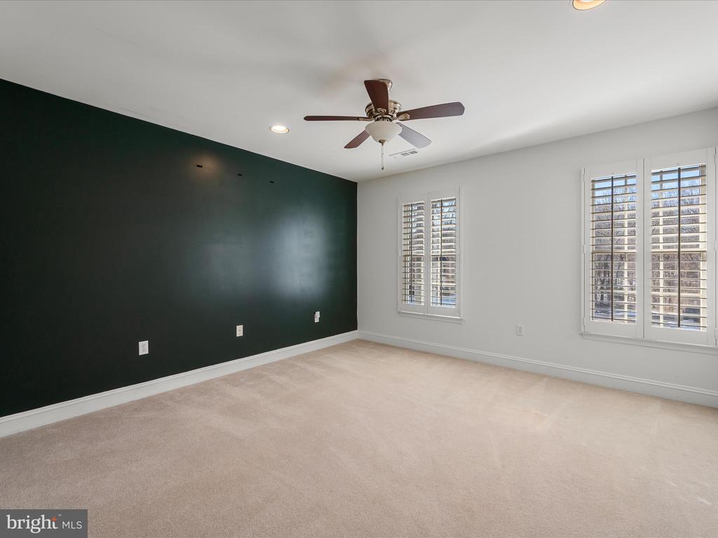 5706 GREENVIEW LANE