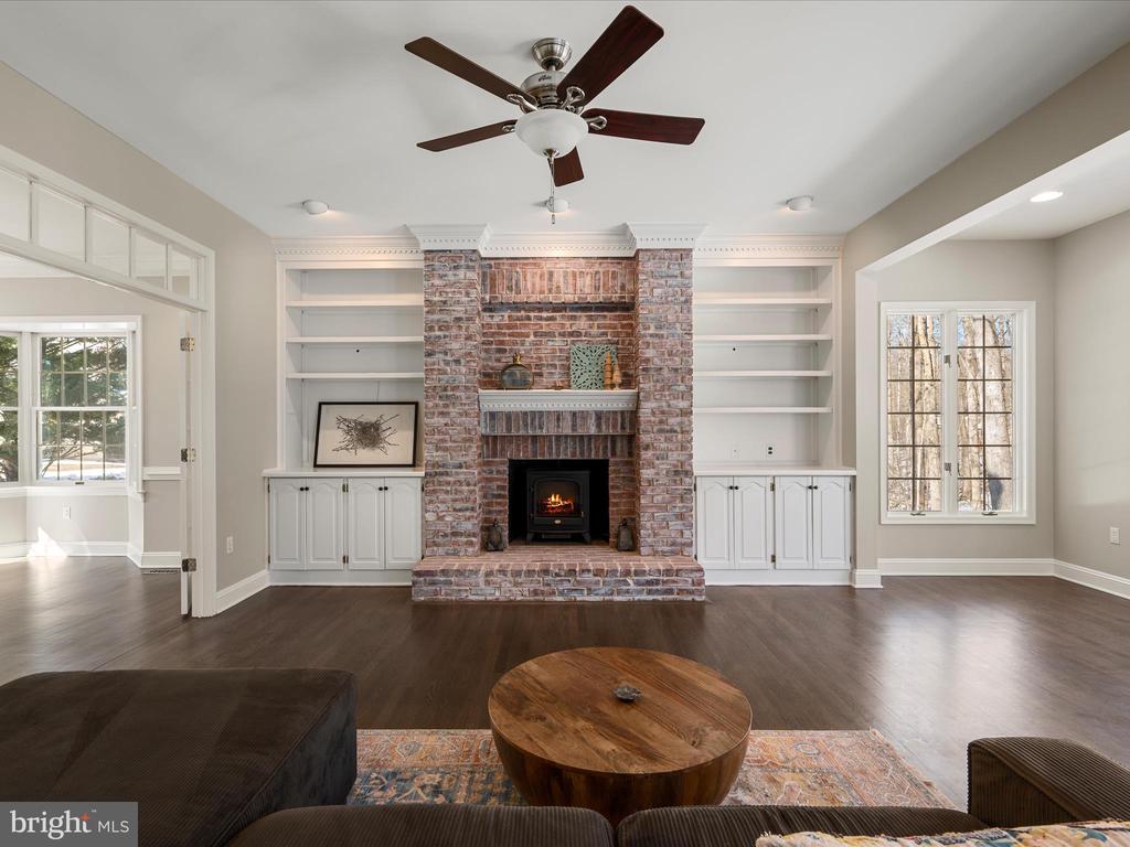 5706 GREENVIEW LANE