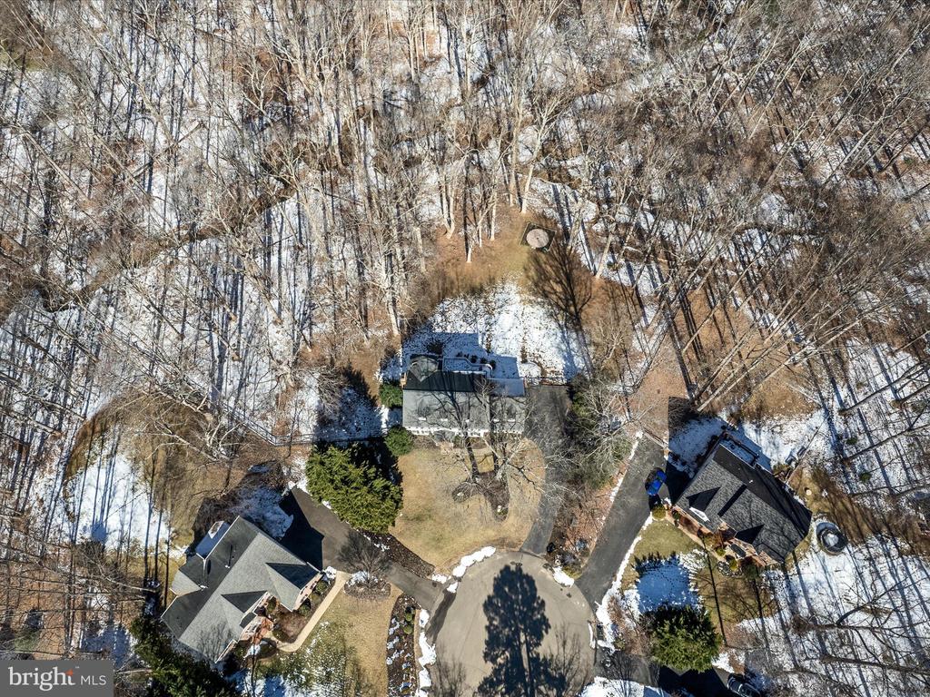 5706 GREENVIEW LANE