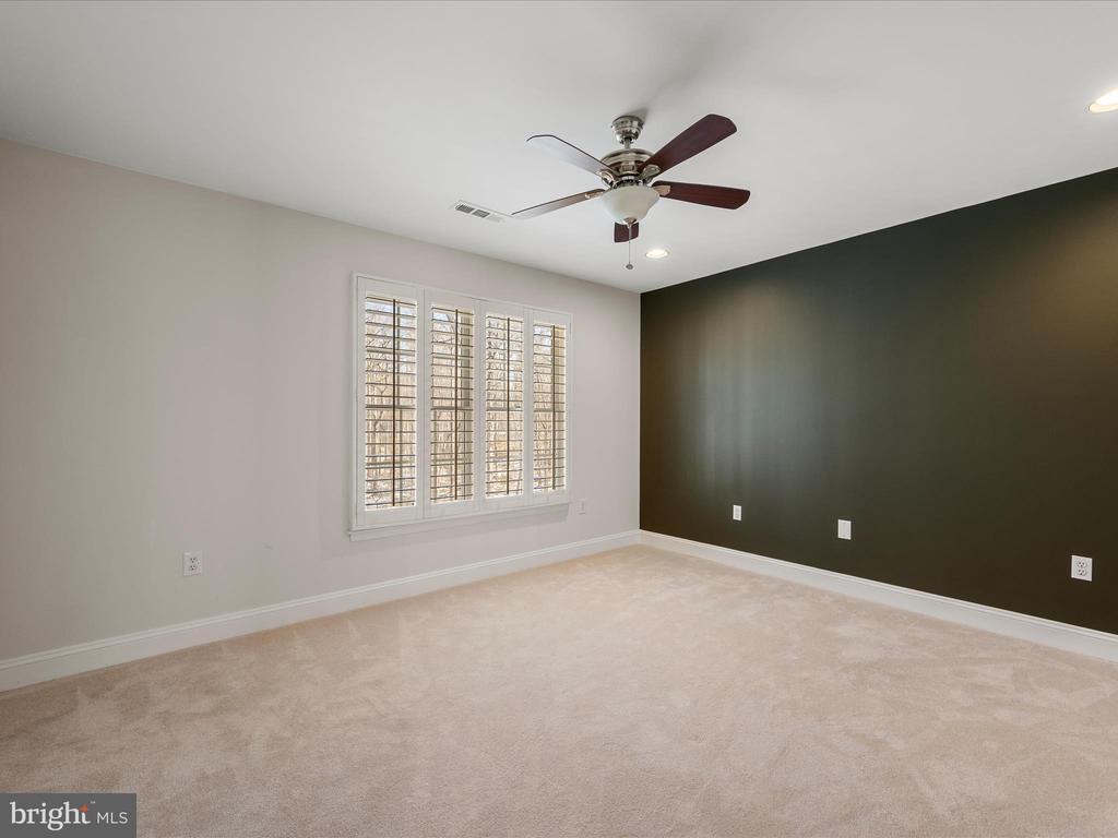 5706 GREENVIEW LANE