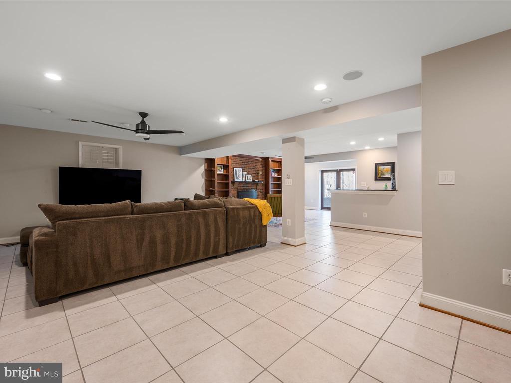 5706 GREENVIEW LANE