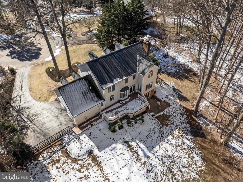 5706 GREENVIEW LANE