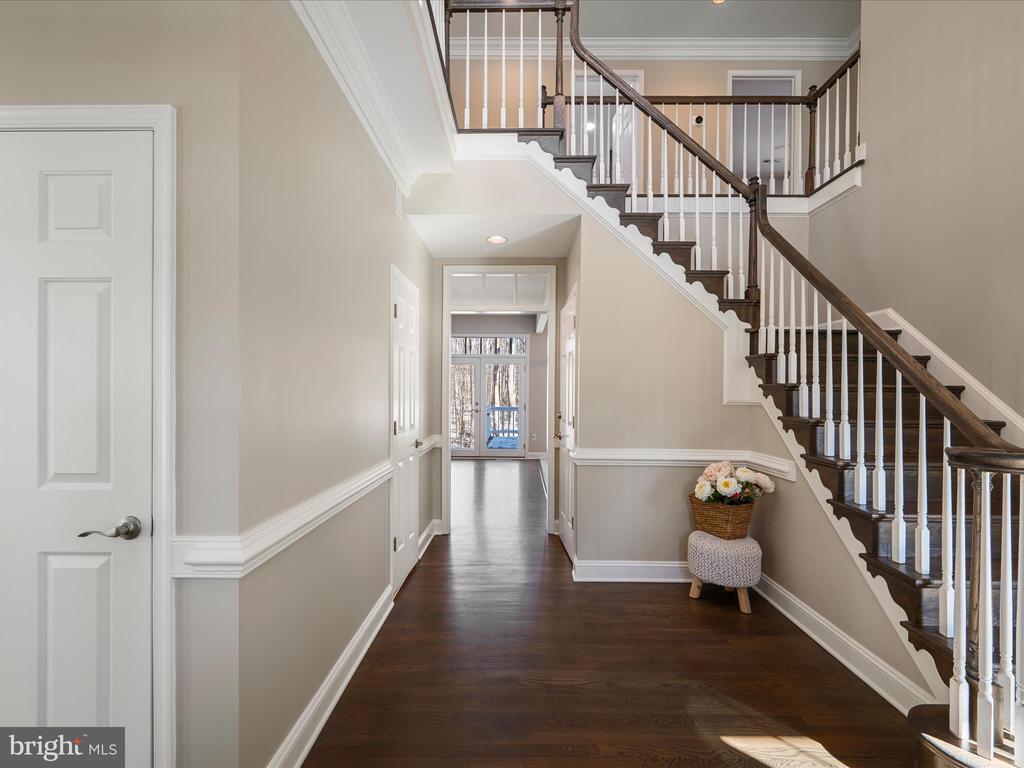 5706 GREENVIEW LANE
