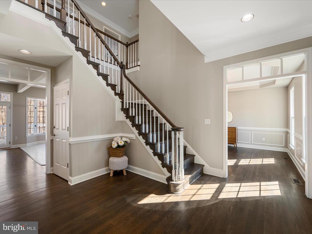 5706 GREENVIEW LANE