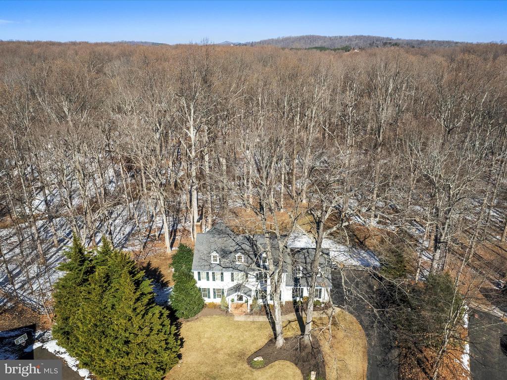 5706 GREENVIEW LANE