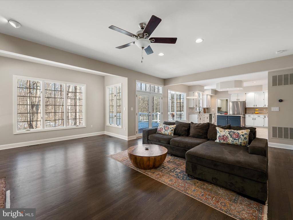 5706 GREENVIEW LANE