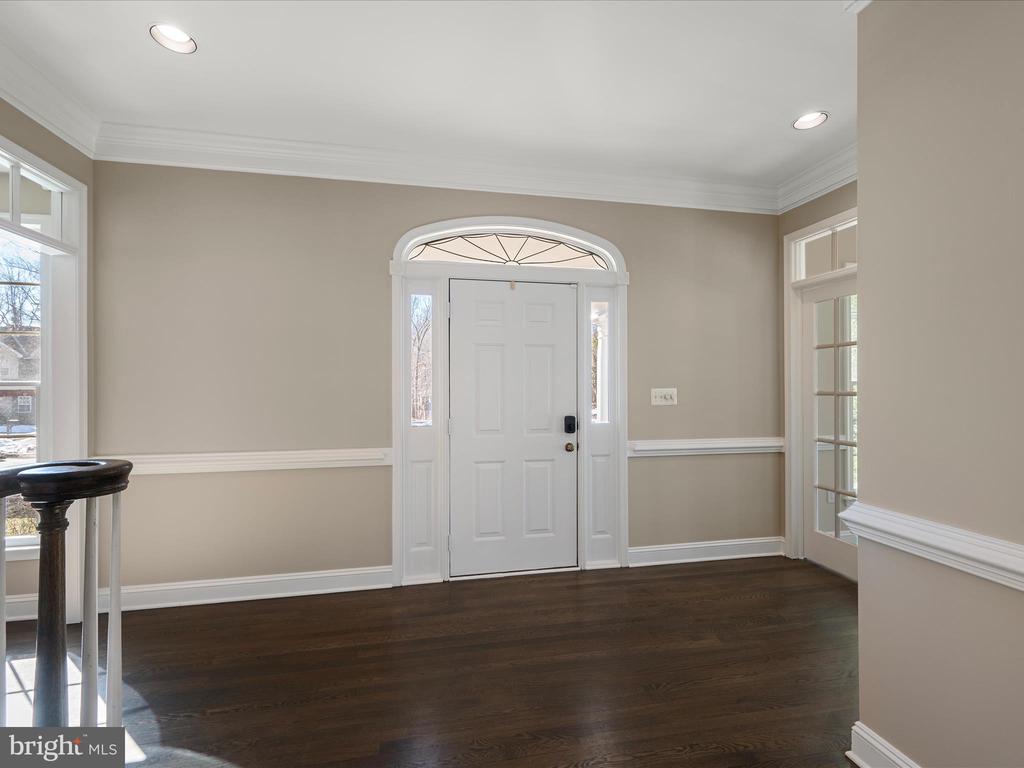 5706 GREENVIEW LANE