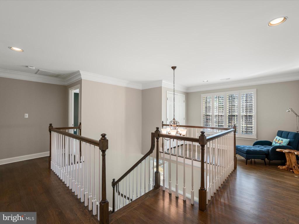 5706 GREENVIEW LANE