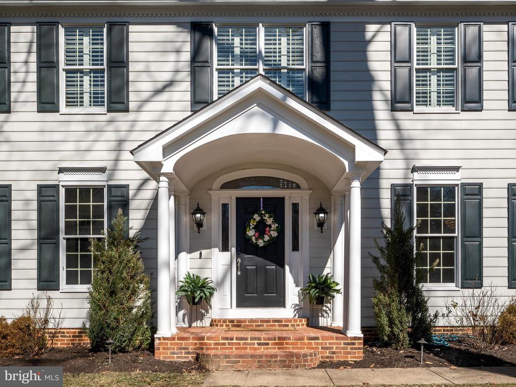 5706 GREENVIEW LANE