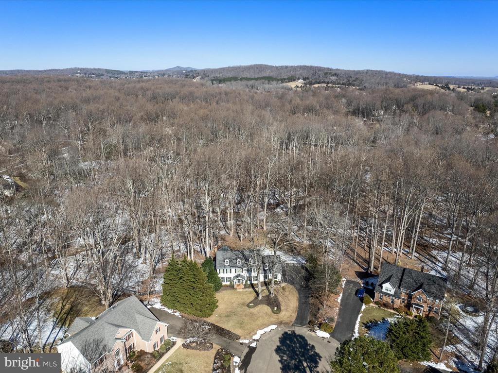 5706 GREENVIEW LANE