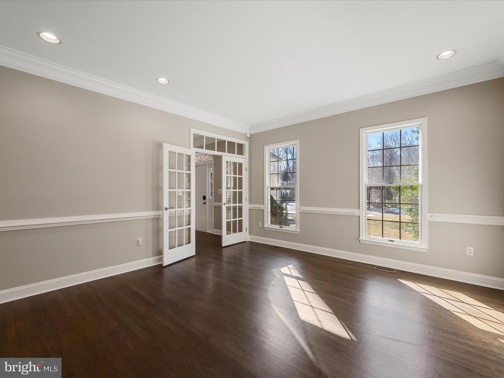 5706 GREENVIEW LANE