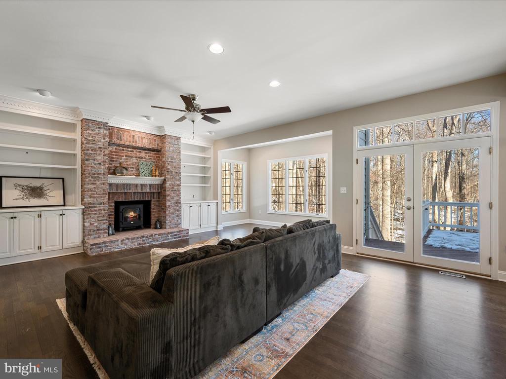 5706 GREENVIEW LANE