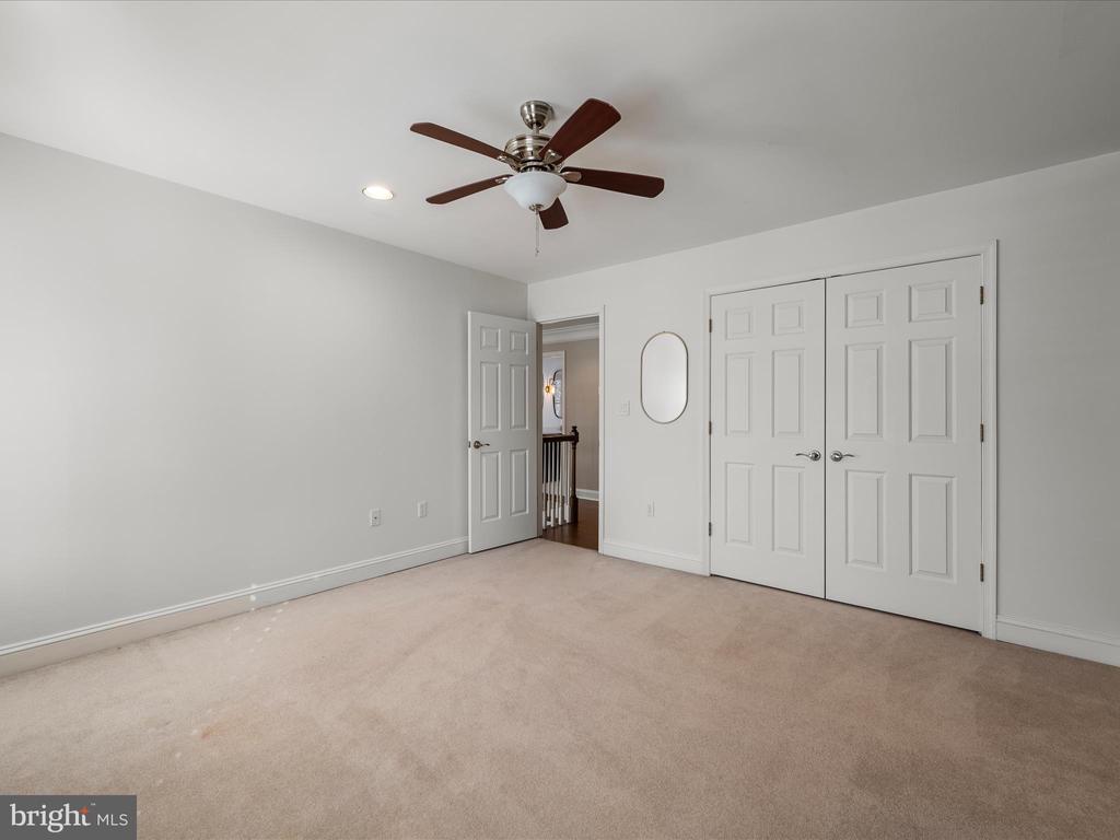 5706 GREENVIEW LANE