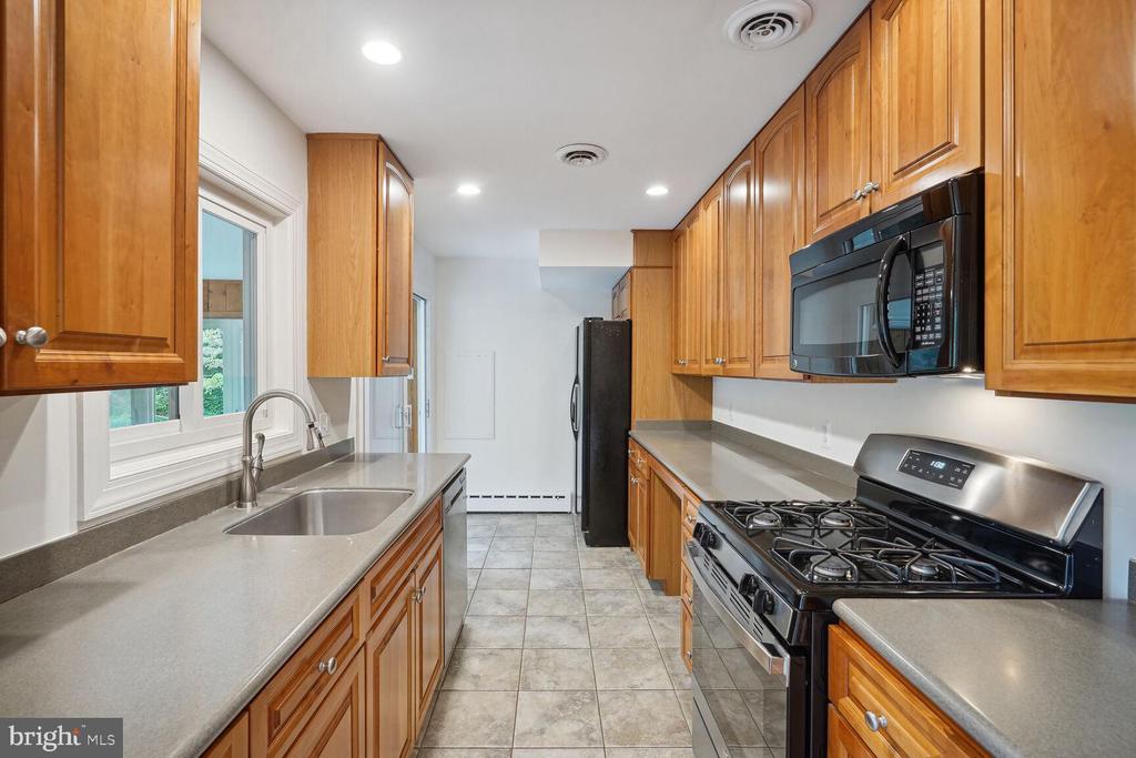 6819 VALLEY BROOK DRIVE