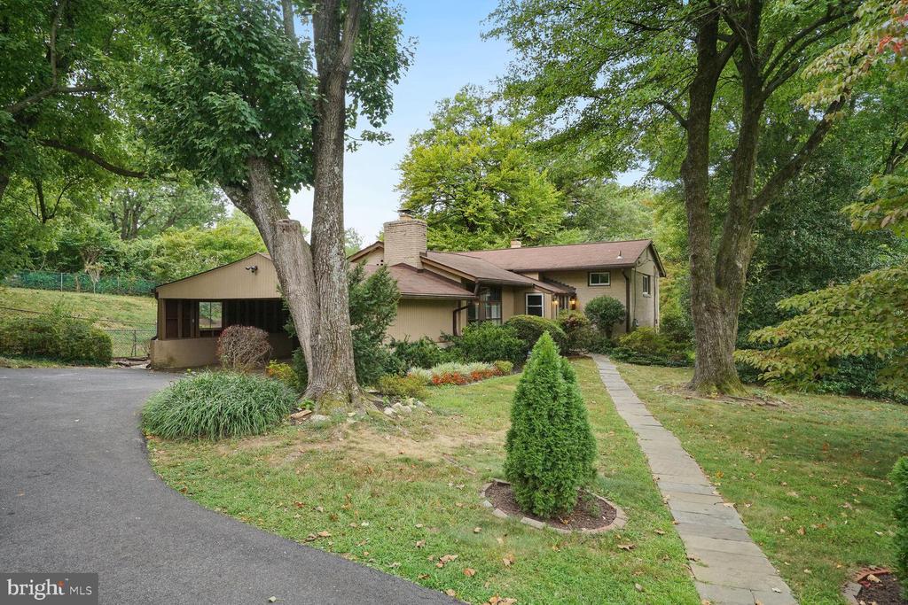 6819 VALLEY BROOK DRIVE