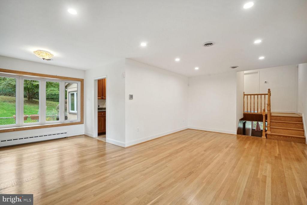 6819 VALLEY BROOK DRIVE