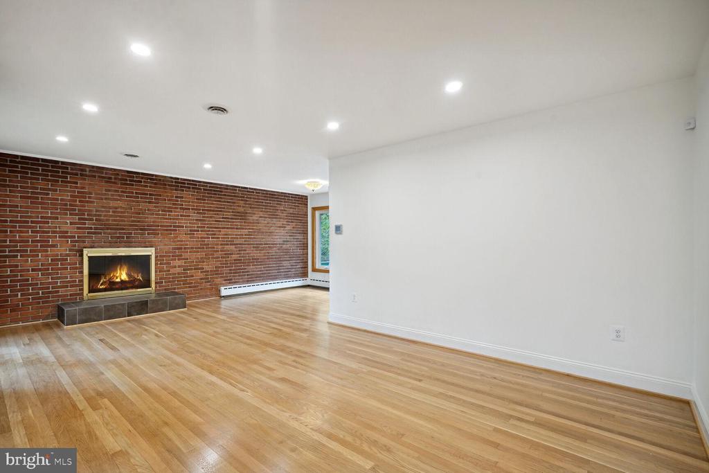 6819 VALLEY BROOK DRIVE