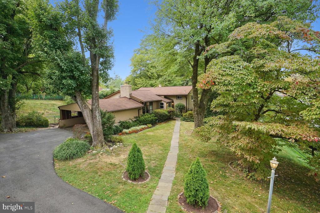 6819 VALLEY BROOK DRIVE