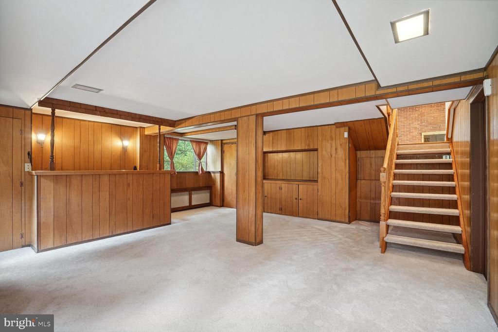 6819 VALLEY BROOK DRIVE