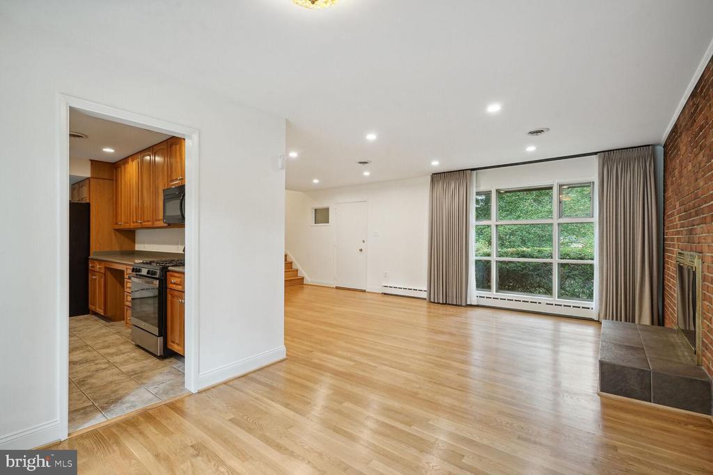 6819 VALLEY BROOK DRIVE