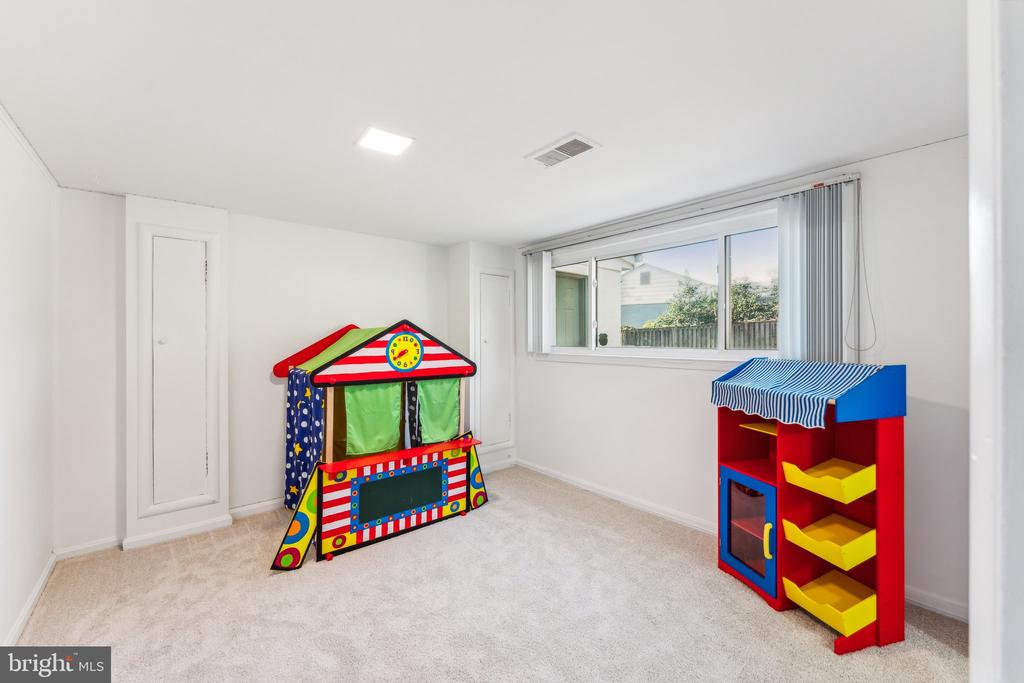 3258 FARAGUT COURT