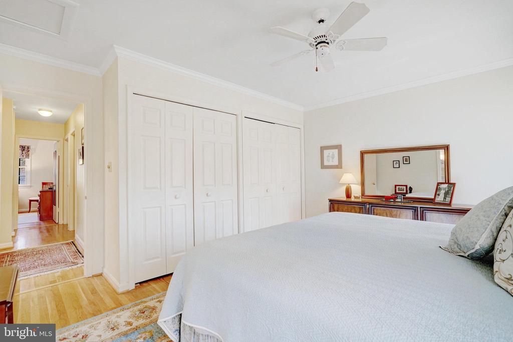 4214 SLEEPY HOLLOW ROAD