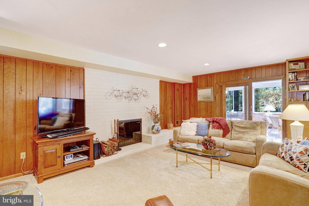 4214 SLEEPY HOLLOW ROAD