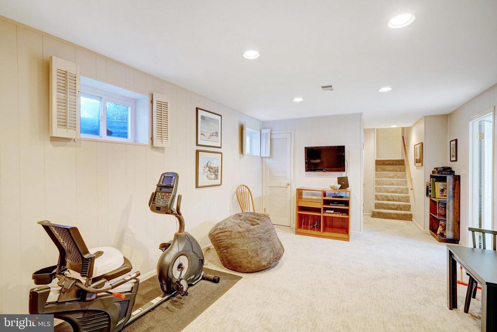 4214 SLEEPY HOLLOW ROAD