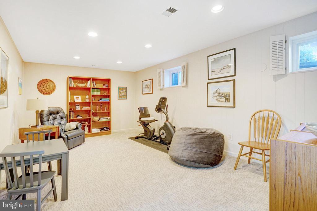 4214 SLEEPY HOLLOW ROAD