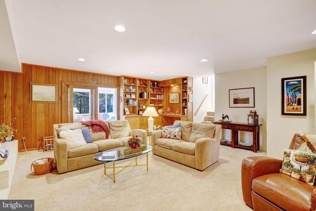 4214 SLEEPY HOLLOW ROAD