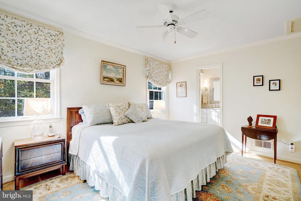 4214 SLEEPY HOLLOW ROAD