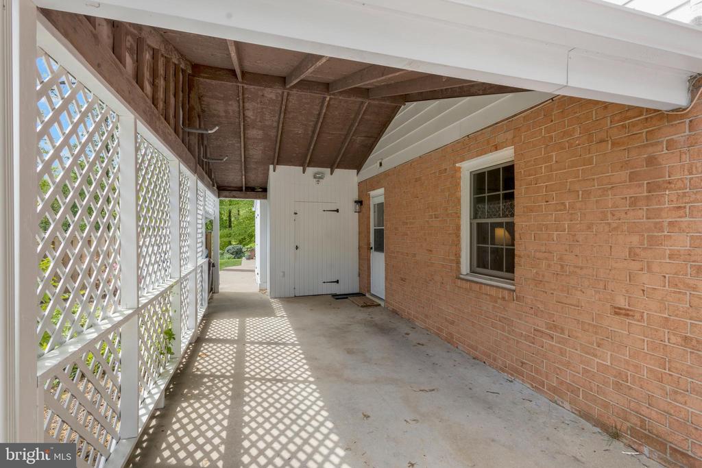 4214 SLEEPY HOLLOW ROAD
