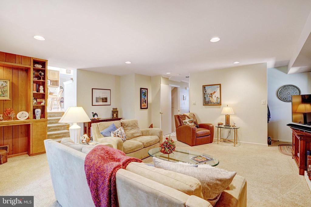 4214 SLEEPY HOLLOW ROAD