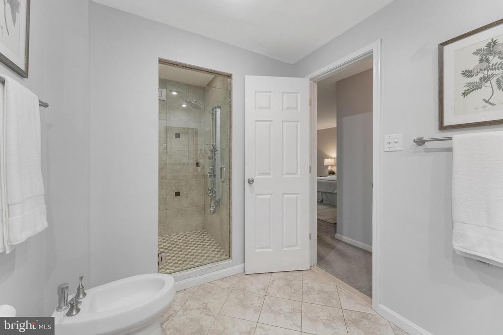 6416 SEVEN OAKS COURT