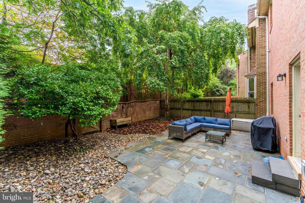 6416 SEVEN OAKS COURT