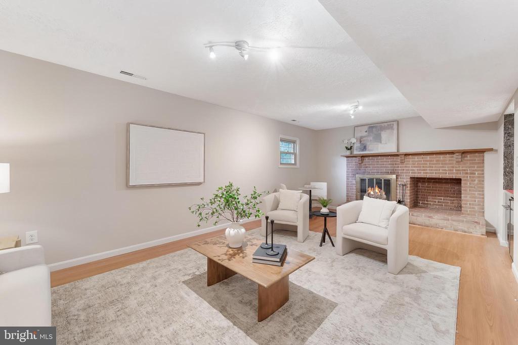 6416 SEVEN OAKS COURT